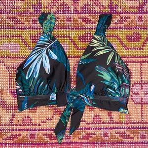 Soluna Swim Convertible Strap Bikini Top SZ M DD NWOT